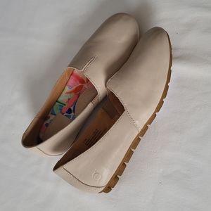 Born Sebra slip on flats, Beige